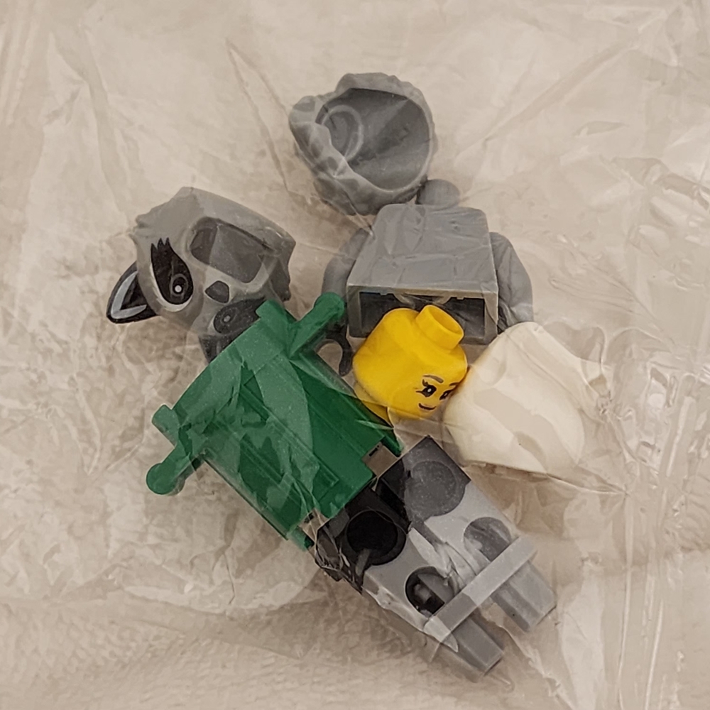 LEGO Minifigure Racoon - Picture 3 of 5